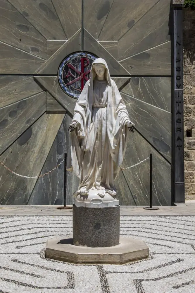image of statue of Mary of Nazareth for the post Who was Mary of Nazareth and 13 Inspiring Lessons We Can Learn From Her
