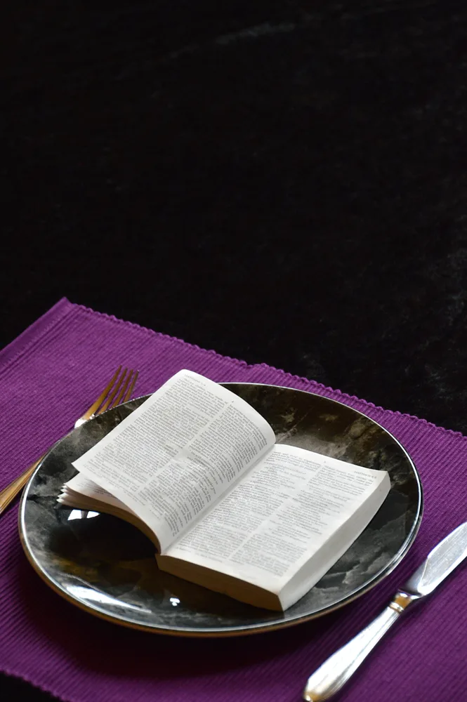 image of Bible on plate with utensils for the post on what is a daniel fast