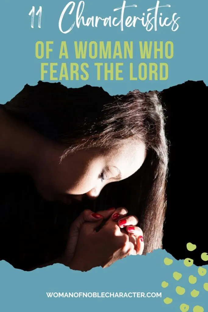 woman praying with the text 11 Characteristics of a Woman Who Fears the Lord