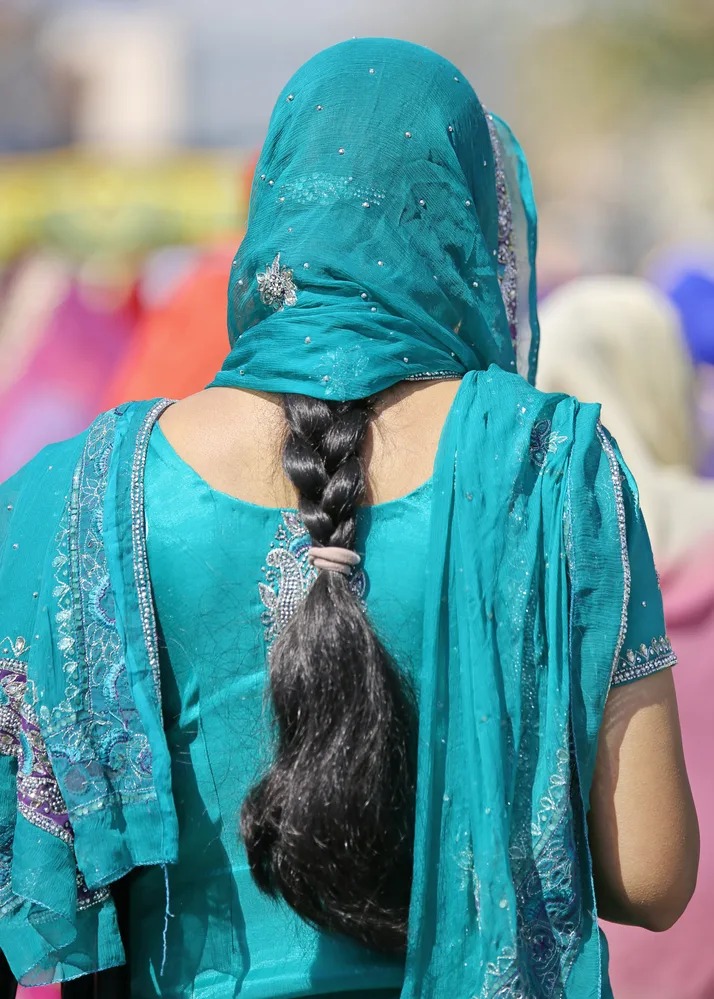 woman with veil on head from behind for the post on Lois and Eunice